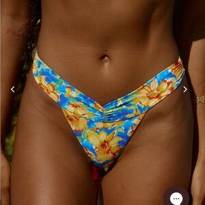 Bydee Ikaria Bikini bottom in Chrysanthe. Size M!